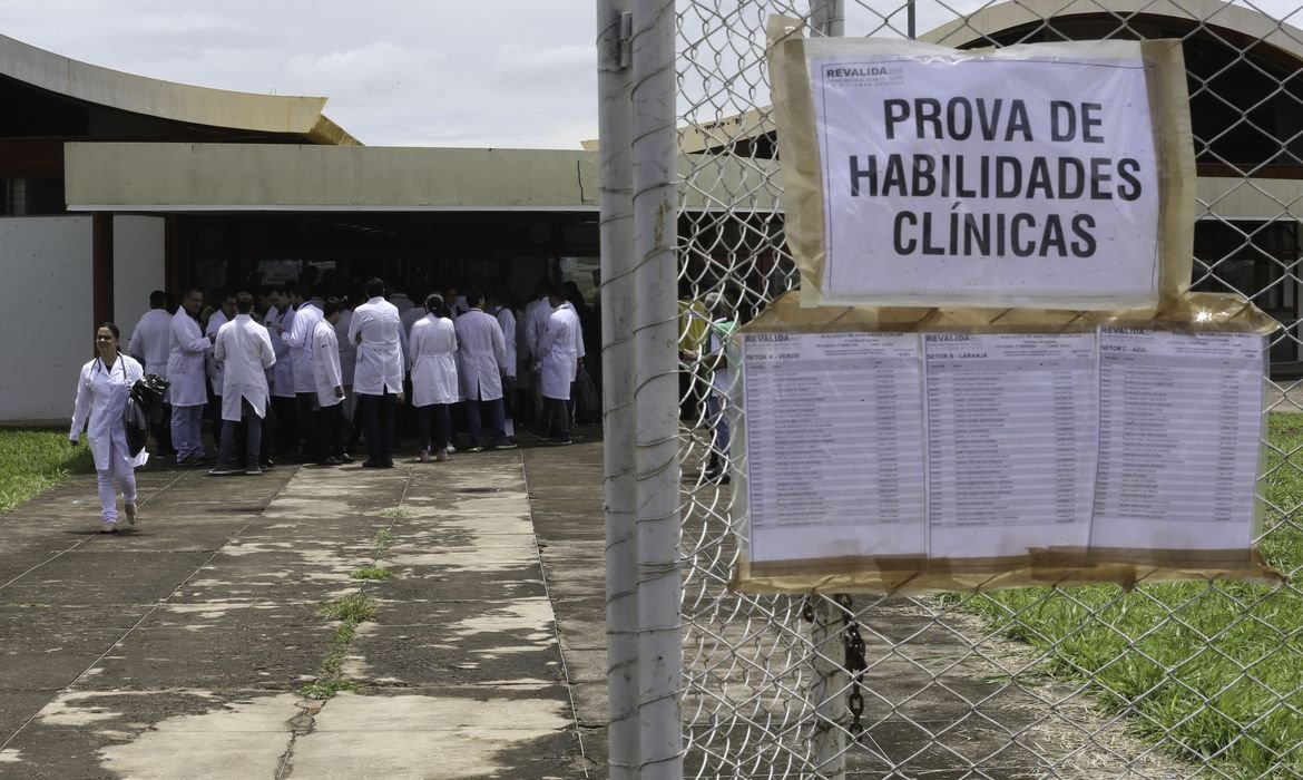 Revalida 2026/2: prazo de envio de diploma médico termina dia 19