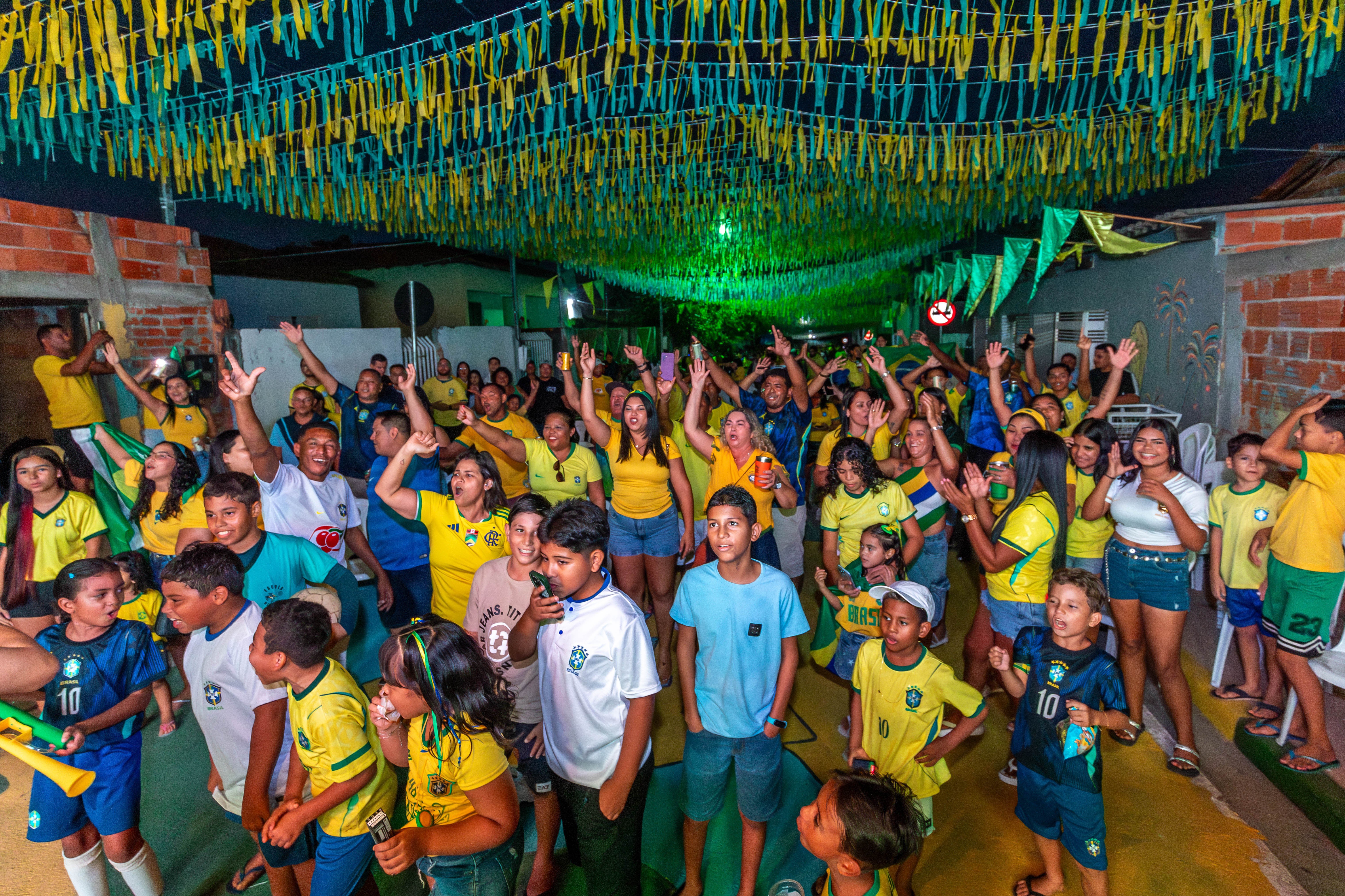 Inscrição de bairros mais decorados para instalação de telões no jogo do Brasil termina nesta quarta-feira (17) em Cuiabá
