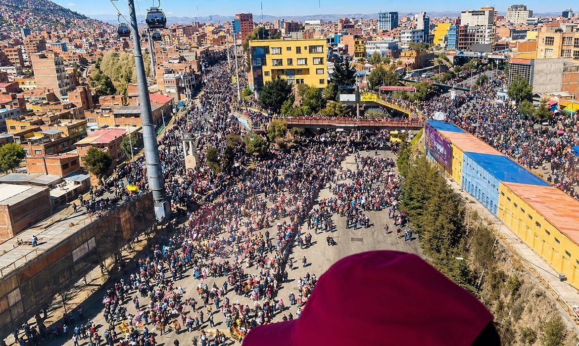 Bolívia registra 23 bloqueios e marchas antigoverno chegam a La Paz