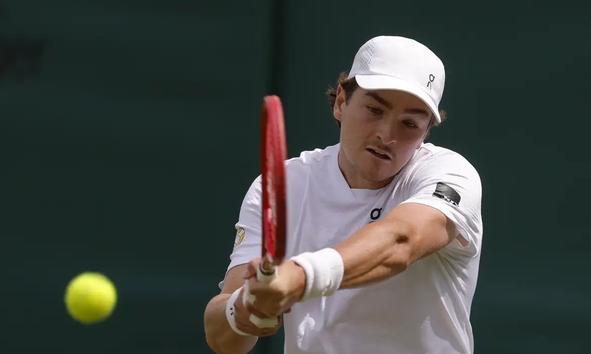 João Fonseca estreia em Wimbledon com 3 a 0 sobre Bautista Agut