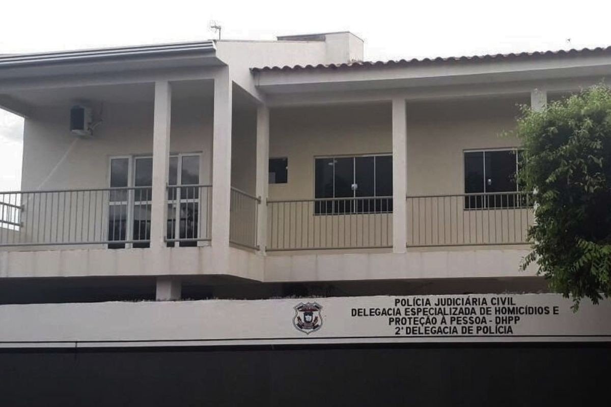 Adolescente é apreendido após tentar matar a própria mãe a facadas depois de terminar namoro em MT