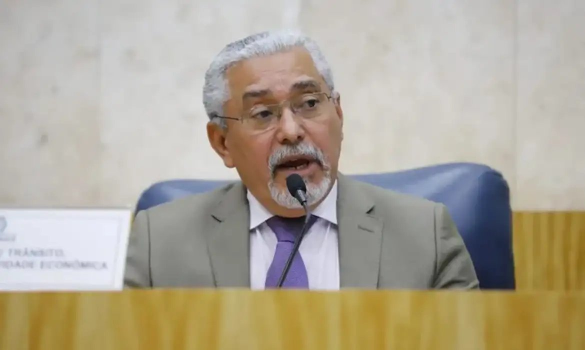 Vereador de SP Senival Moura pede afastamento do PT