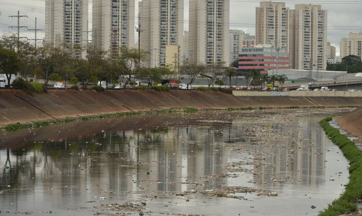Rio Tietê não tem trecho livre de contaminação, diz SOS Mata Atlântica