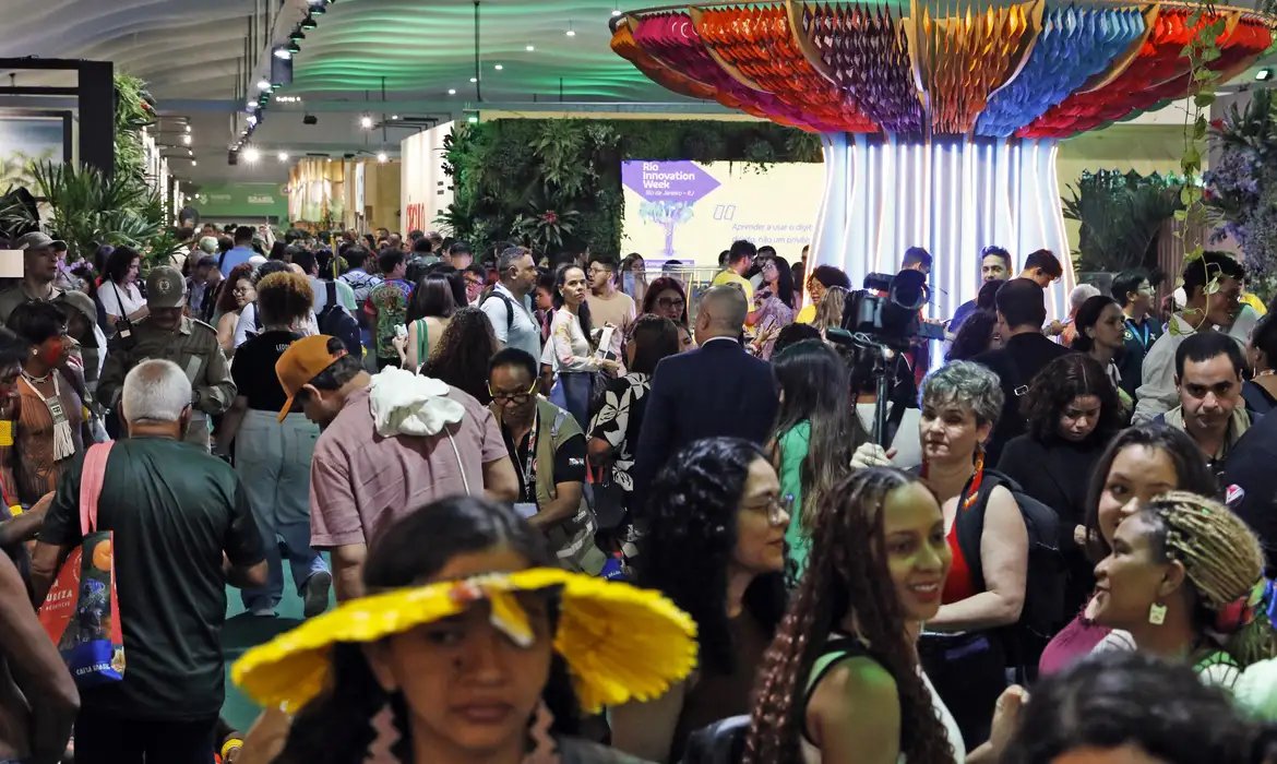 Jovens discutem transição energética e periferia na COP30