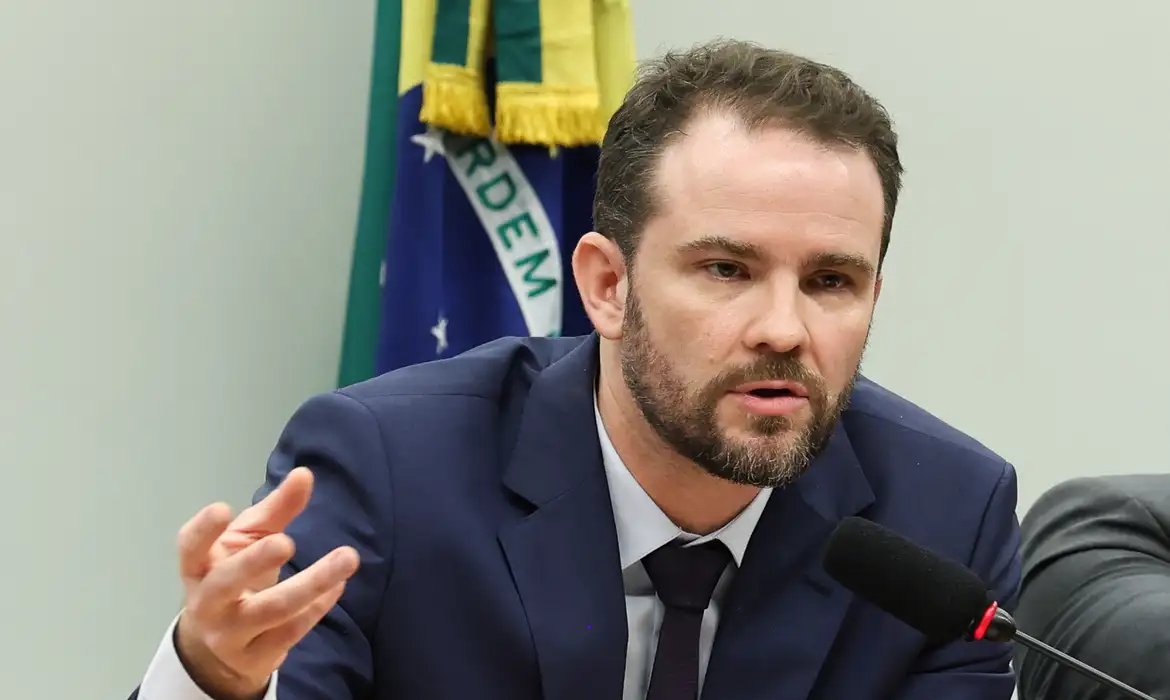 Lula pede a Durigan que avalie possíveis prejuízos de medidas dos EUA