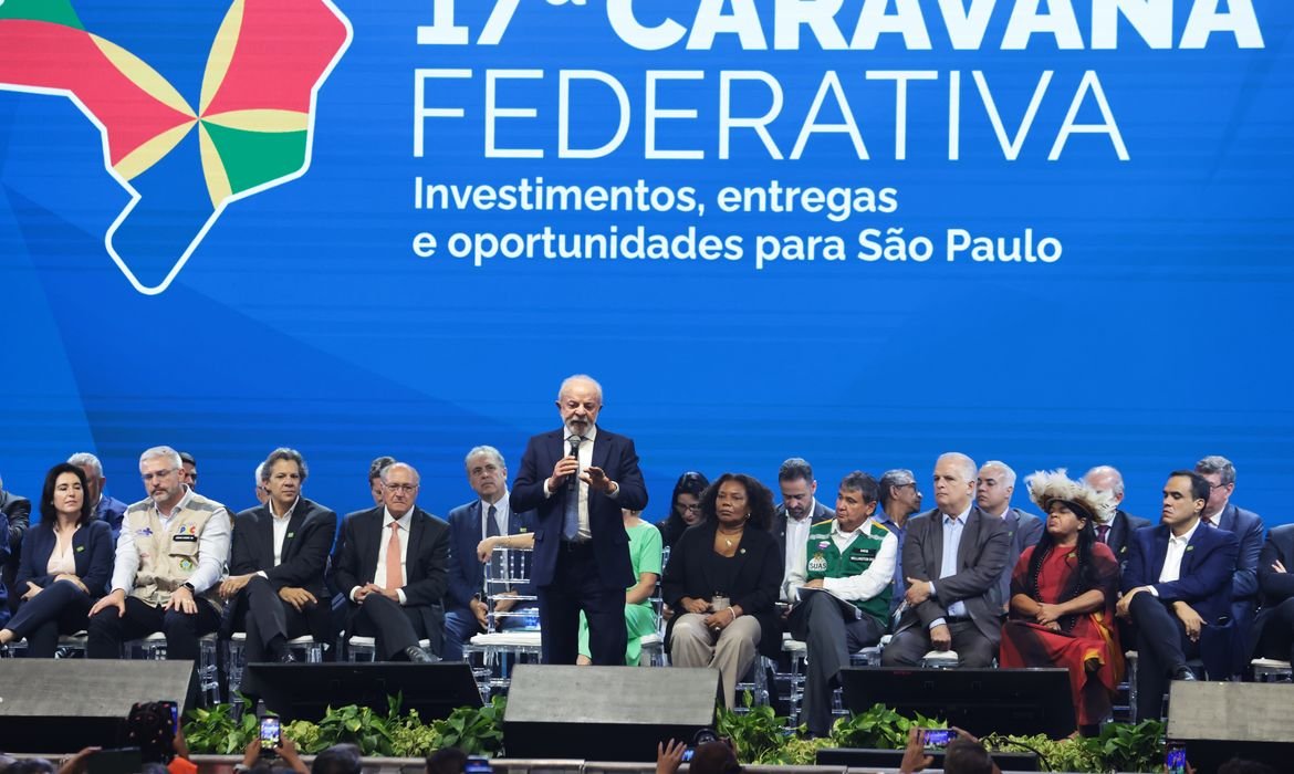 Lula questiona BC sobre corte da Selic: \"esperava pelo menos 0,5%\"