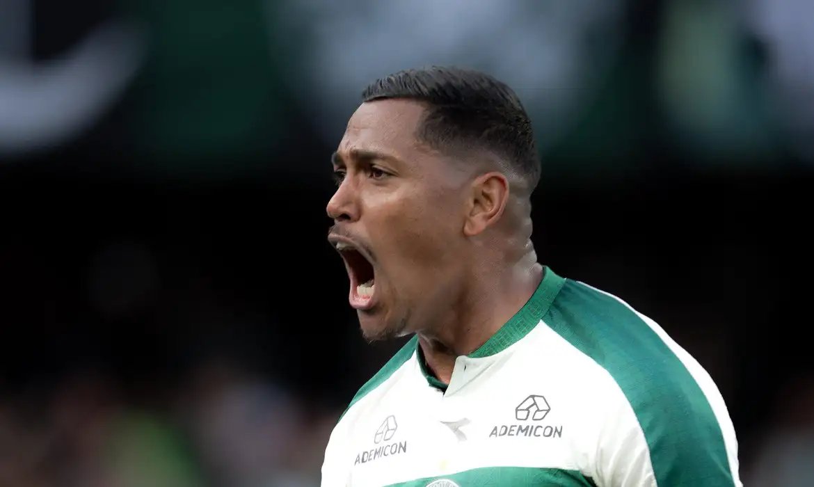Coritiba derrota Vitória e volta a vencer depois de sete jogos: 2 a 0