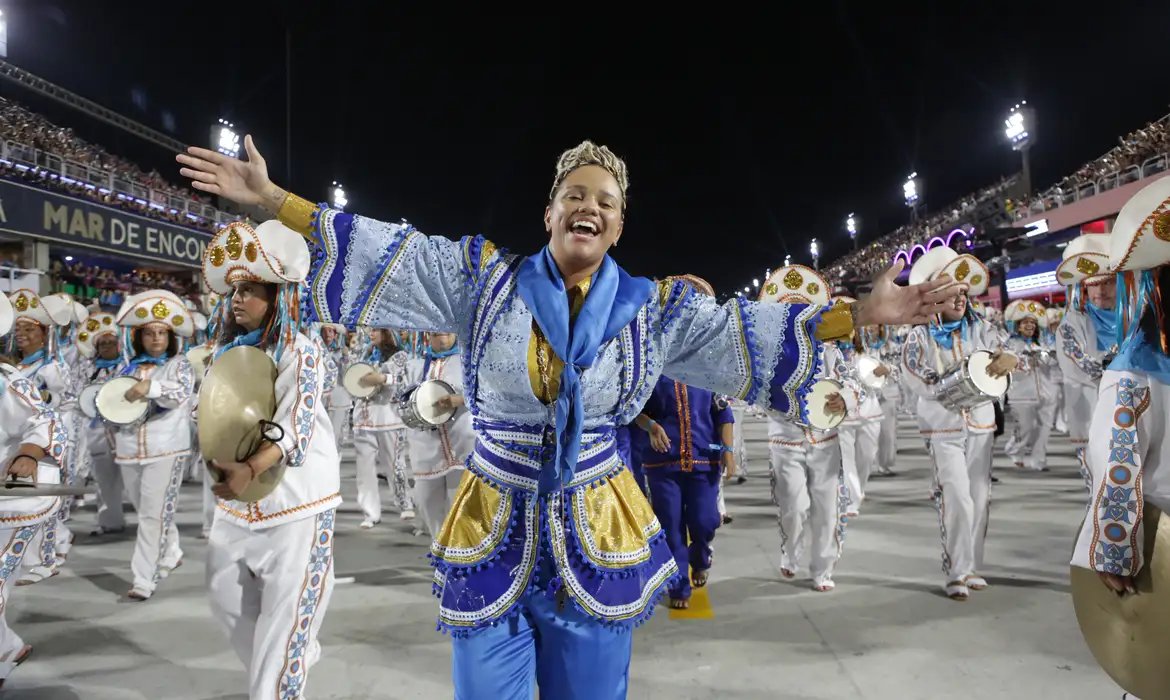  Laísa Lima é a primeira mulher mestra de bateria a passar na Sapucaí