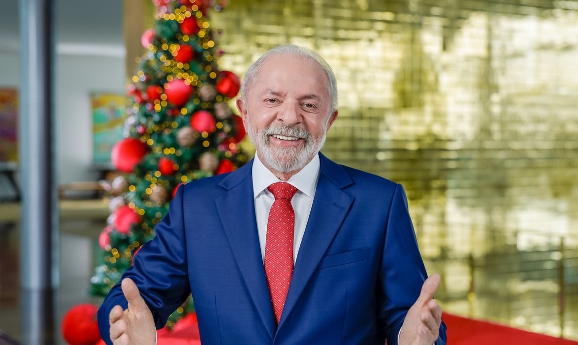 Lula faz balanço de ações e desafios: \"povo brasileiro é vencedor\"