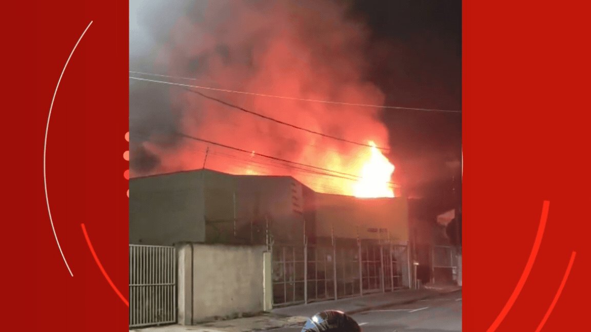 Vídeo: incêndio destrói boate em Cuiabá