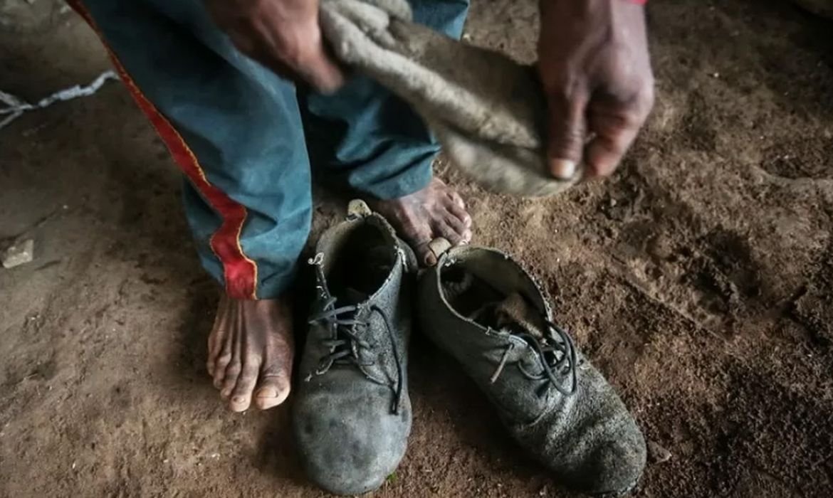 Operação resgata 29 trabalhadores em condições análogas à escravidão 