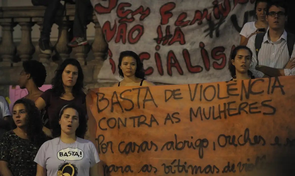 Violência atinge mais de 50% das mulheres que se relacionam com homens