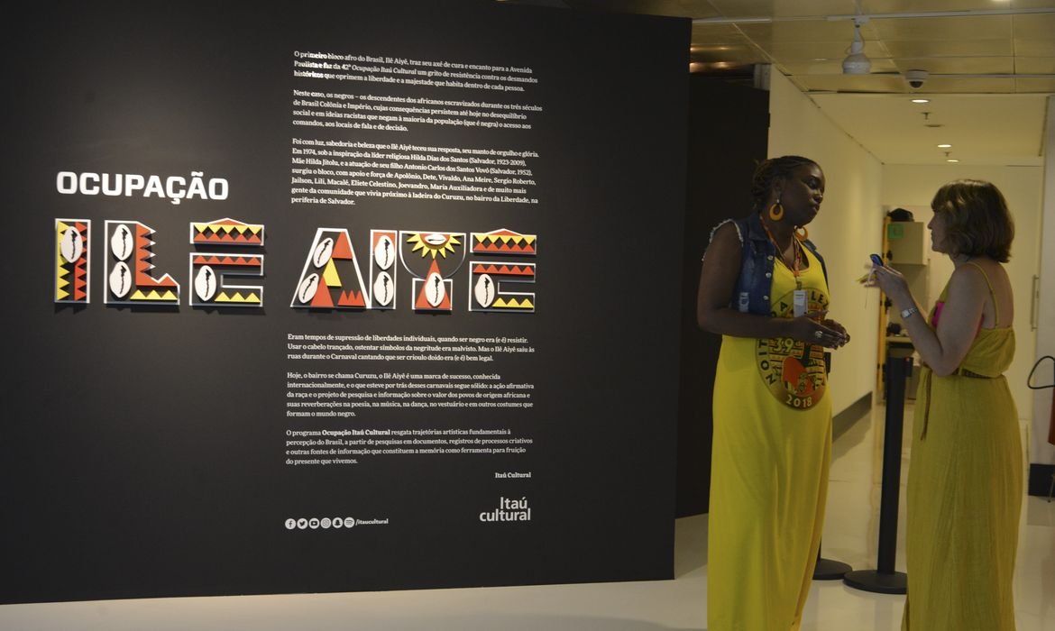 Ilê Aiyê celebra mulheres negras na Semana da Mãe Preta