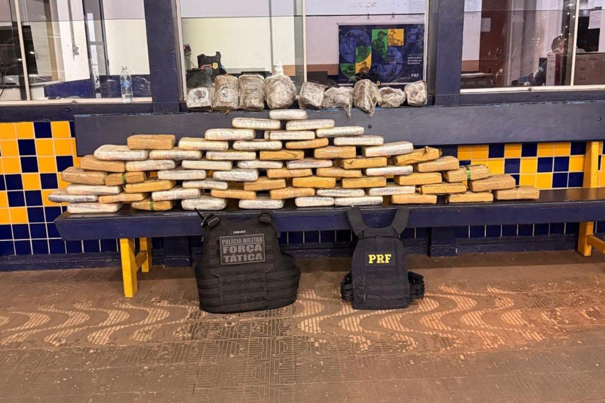 Motorista foge e abandona veículo com mais de 70 kg de 'supermaconha' em MT