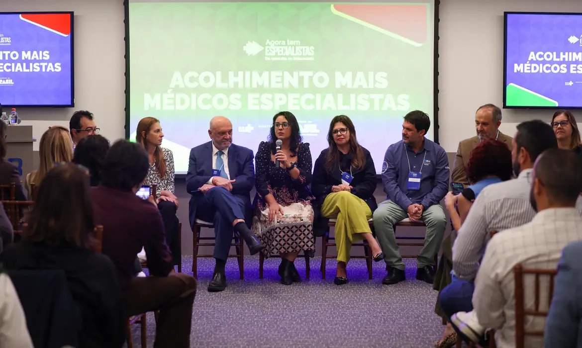 Projeto Mais Médicos Especialistas recebe 50 profissionais no Rio