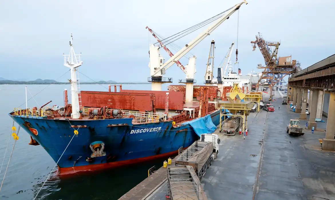 Novas tarifas de Trump poupam 46% das exportações do Brasil aos EUA