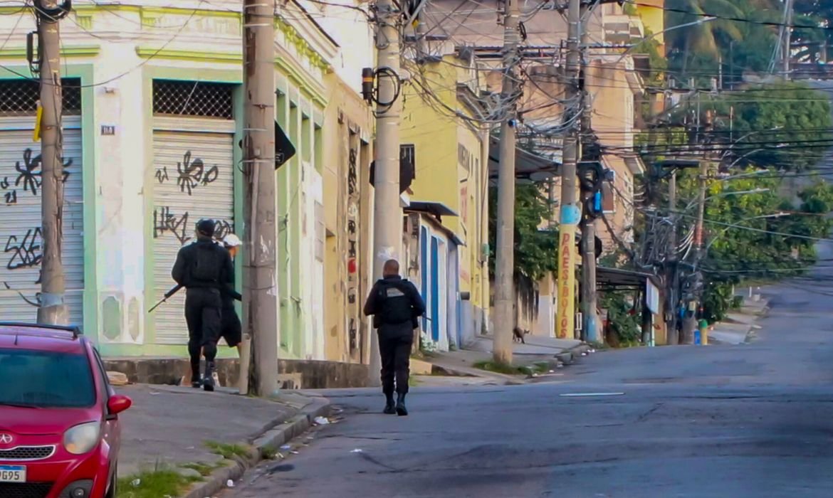 PM do RJ prende 13 em ação contra Comando Vermelho; 4 morreram