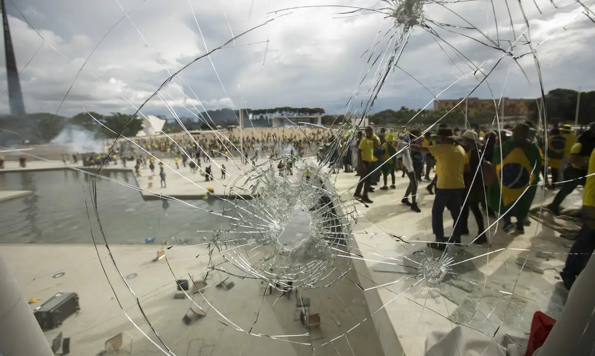 Cronologia da tentativa de golpe: atentados, bloqueios e acampamentos