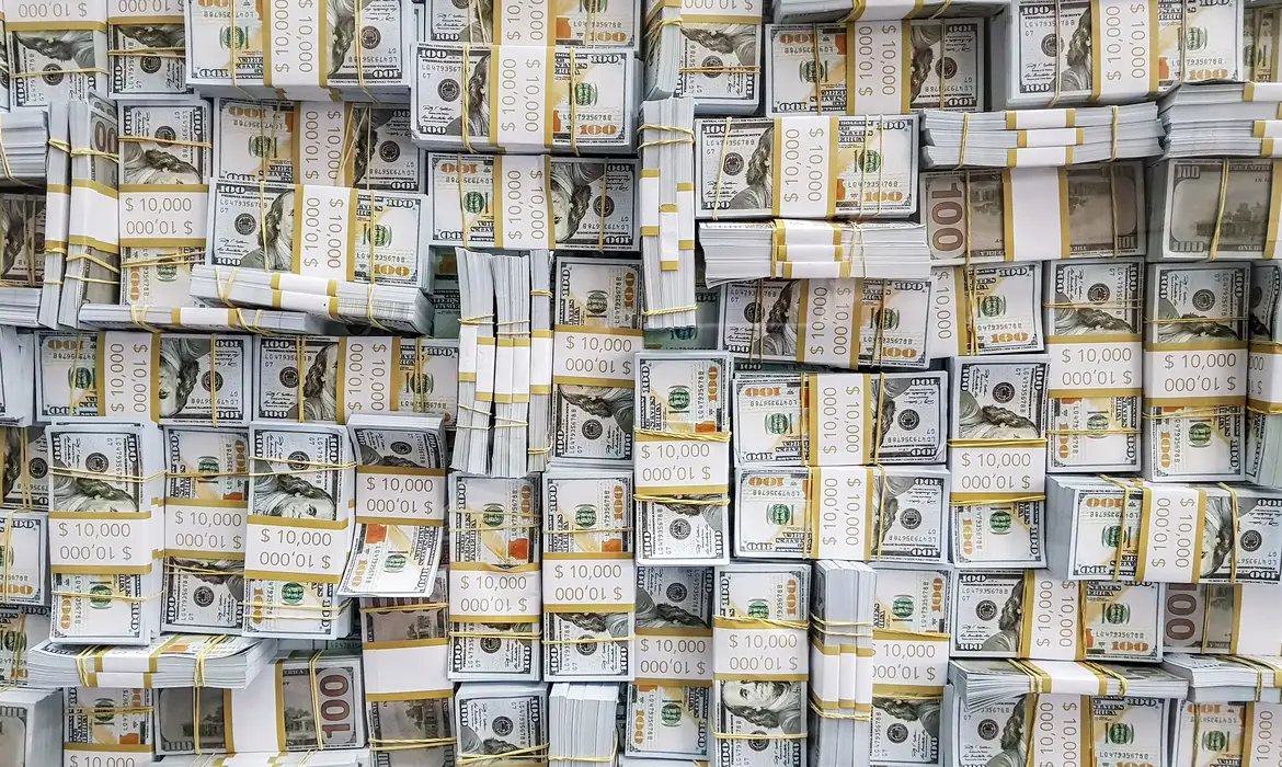 Dólar cai a R$ 5,14 com alívio no mercado externo