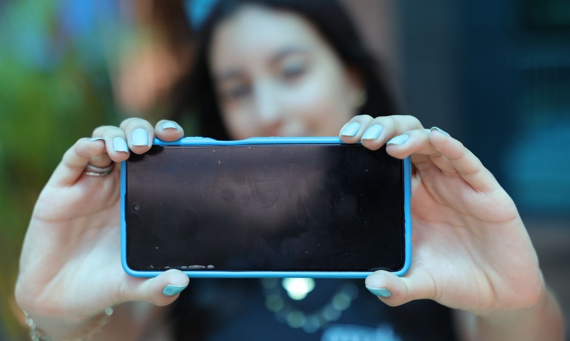 Estudo mostra adolescentes cientes de que internet precisa melhorar