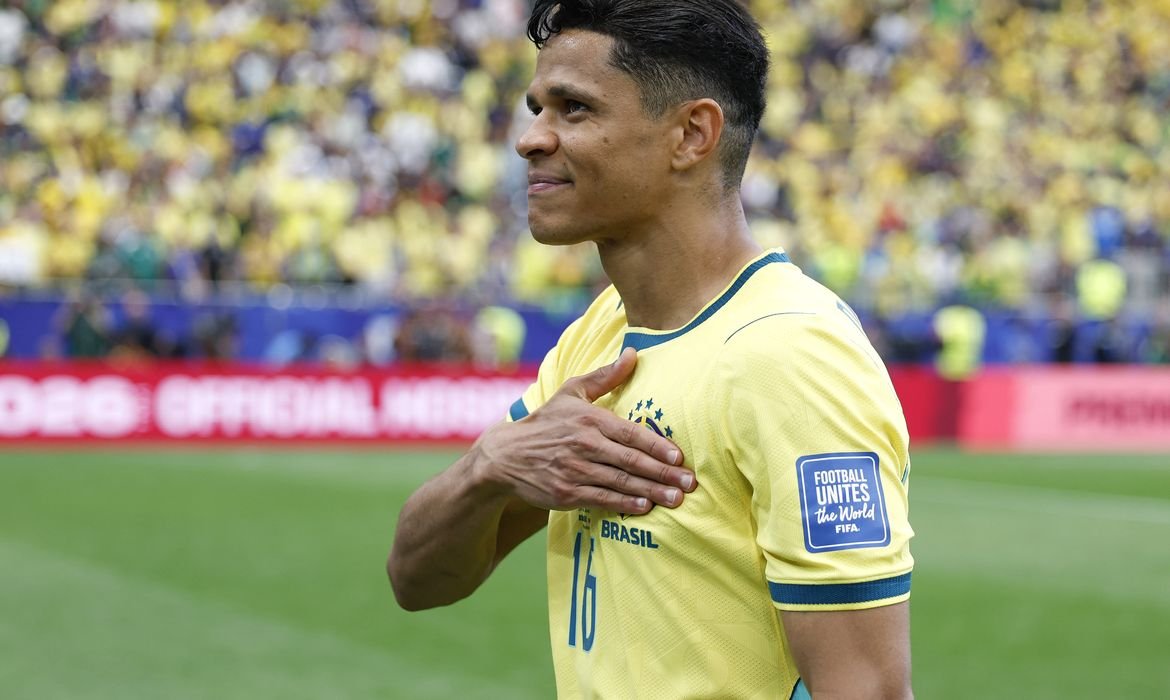 Douglas Santos traz vivência do ouro olímpico para buscar o hexa
