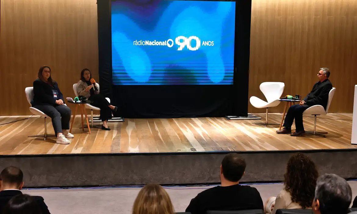 Seminário que debate rumos do rádio chega ao 3º dia no Rio de Janeiro