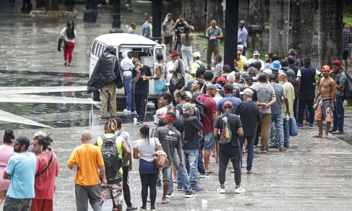 População em situação de rua passa de 388 mil em maio; SP lidera