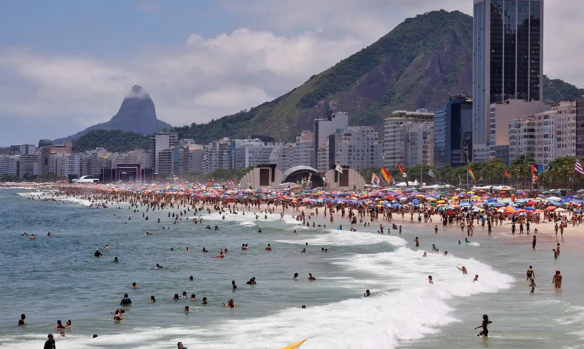 Segurança para Réveillon no Rio contará com 300 viaturas com câmeras
