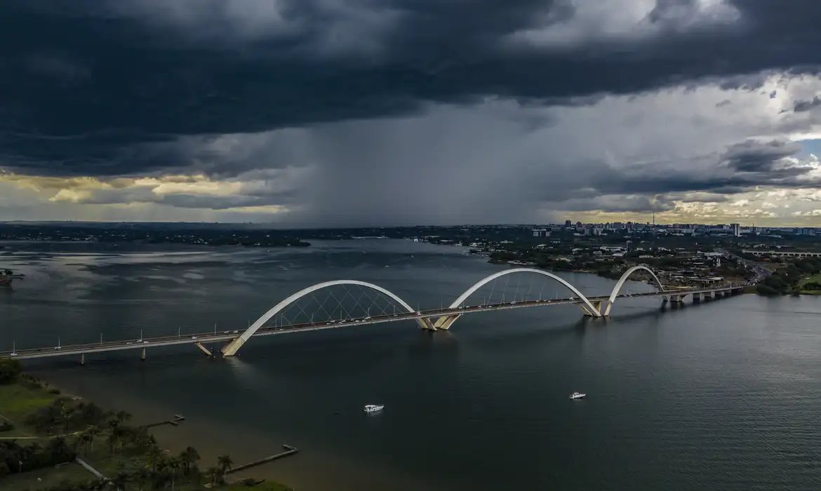 Primavera chuvosa: Inmet alerta para perigo potencial de temporais 