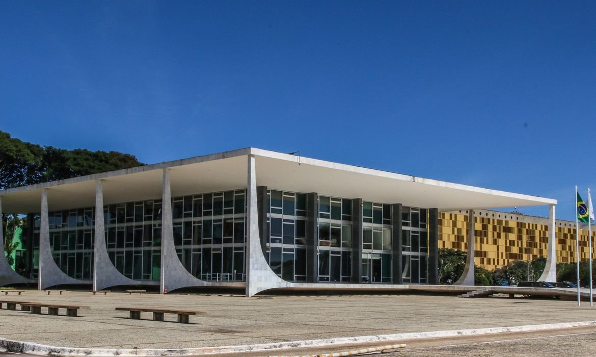 Com autorização de Moraes, Bolsonaro poderá voltar a receber visitas