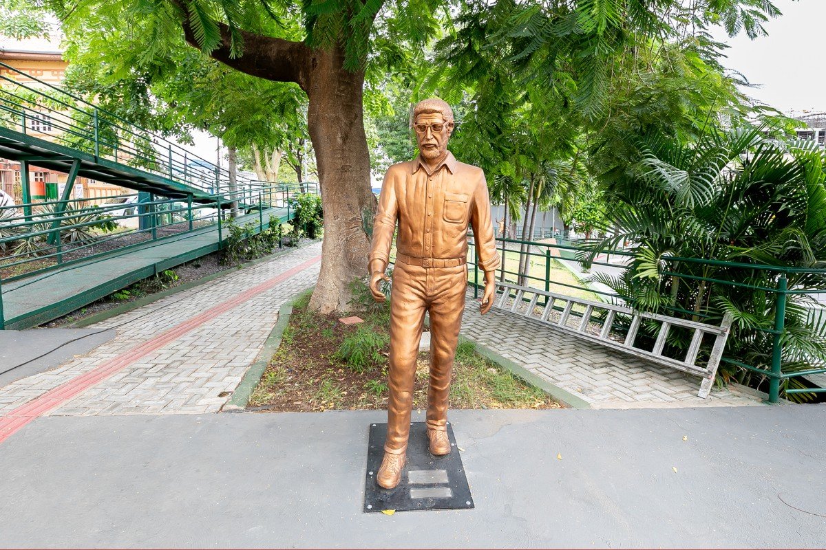 Acervo do Memorial de Dante de Oliveira volta à praça em Cuiabá após 25 dias de retirada