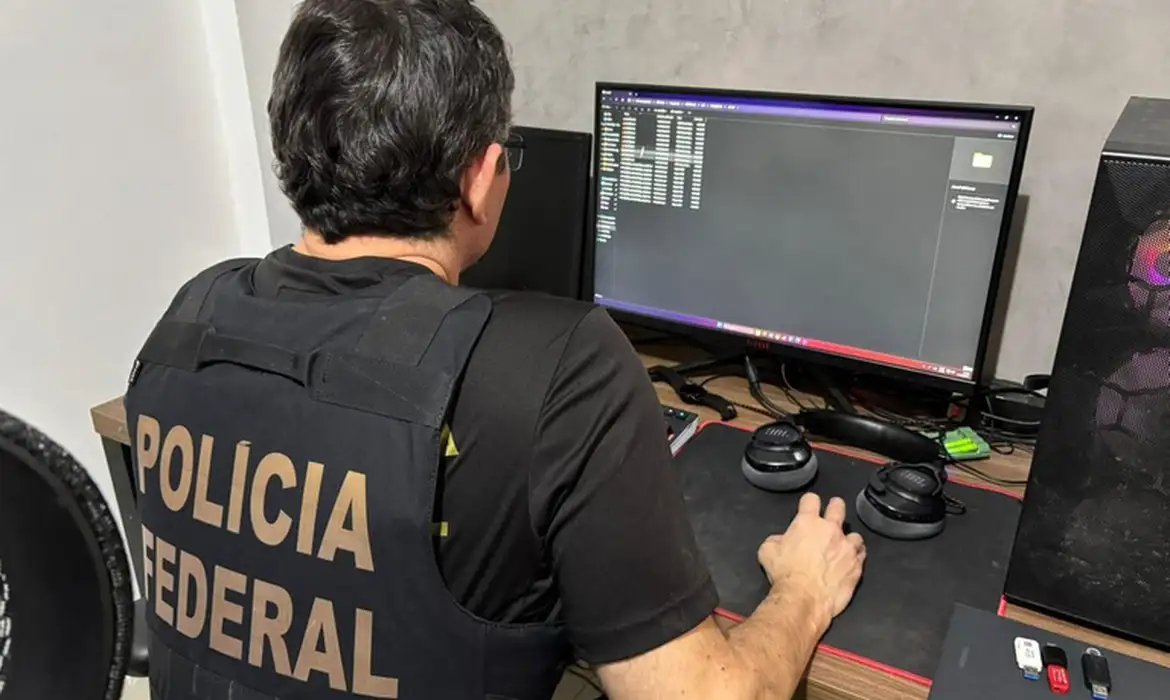 Crime de racismo em canal de mensagens é investigado pela PF