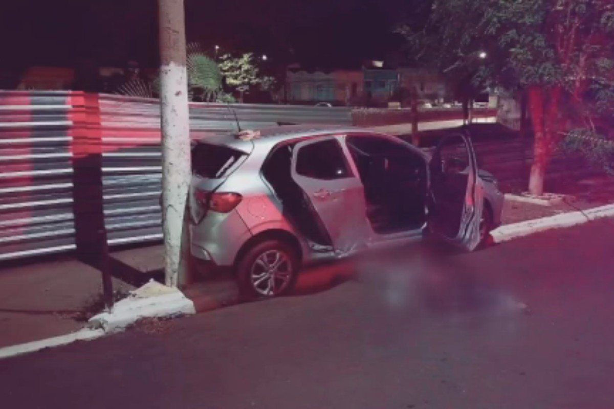 Motorista de aplicativo é amarrado em árvore durante roubo de carro e perseguição policial termina com um suspeito morto em Cuiabá