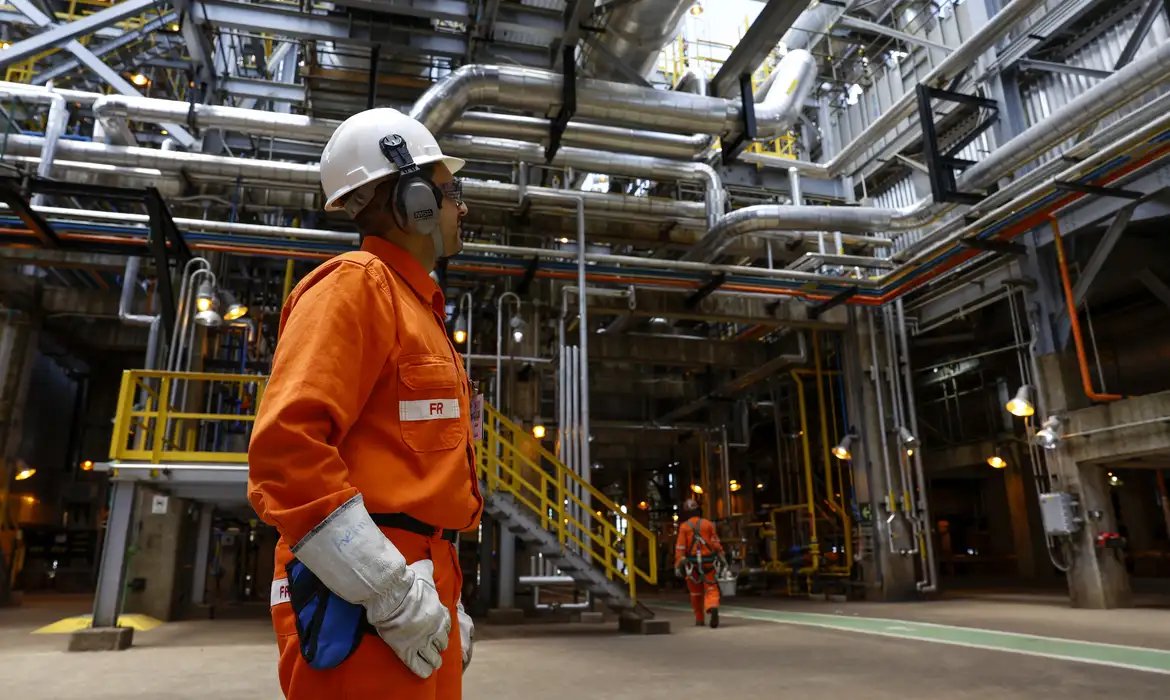 Economia brasileira cresceu 0,1% em abril, estima prévia da FGV