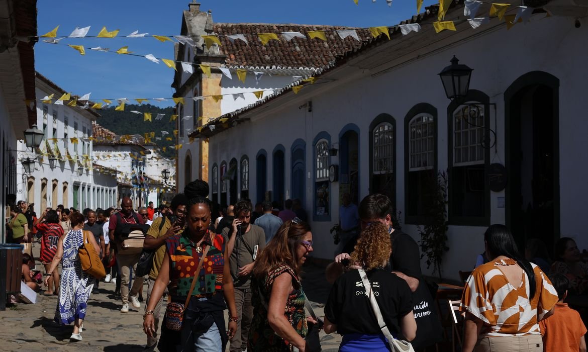 Festa Literária Internacional de Paraty vai até próximo domingo