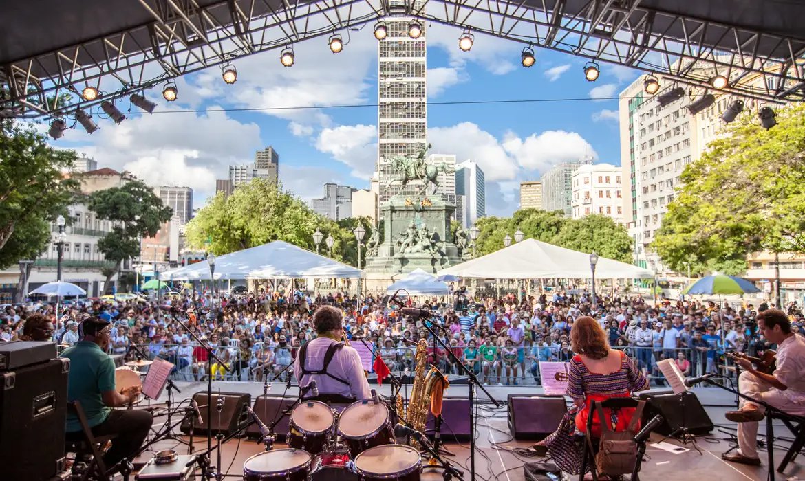 “Evidências” foi a música mais tocada nos palcos em 2025