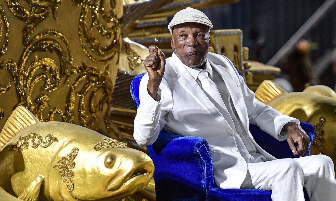 Milton Nascimento tem alta e deixa hospital depois de cinco dias