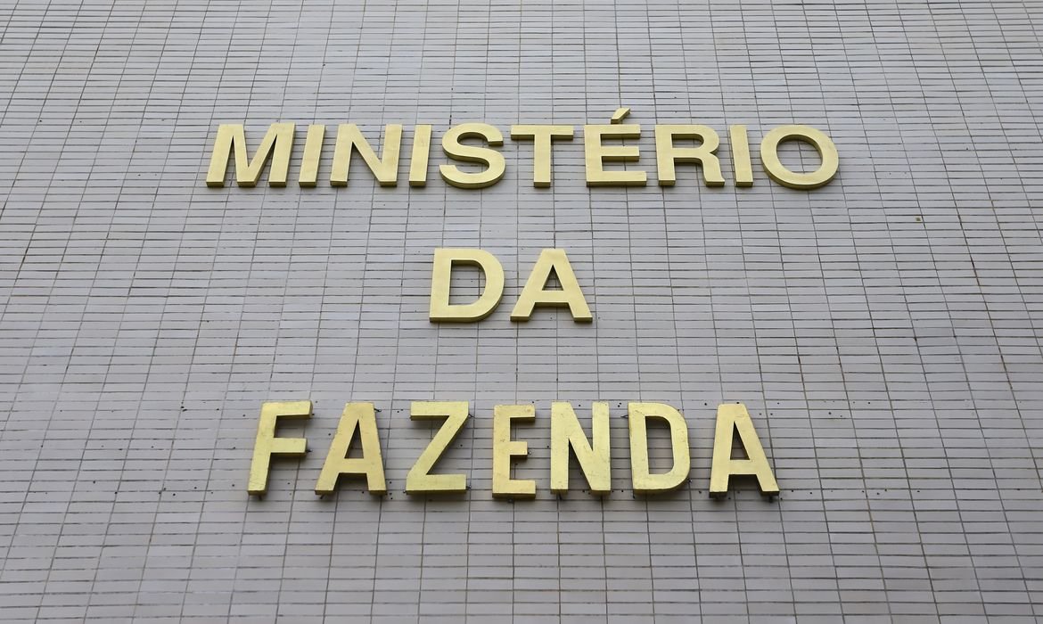 Com precatórios, previsão de déficit primário soma R$ 52 bilhões