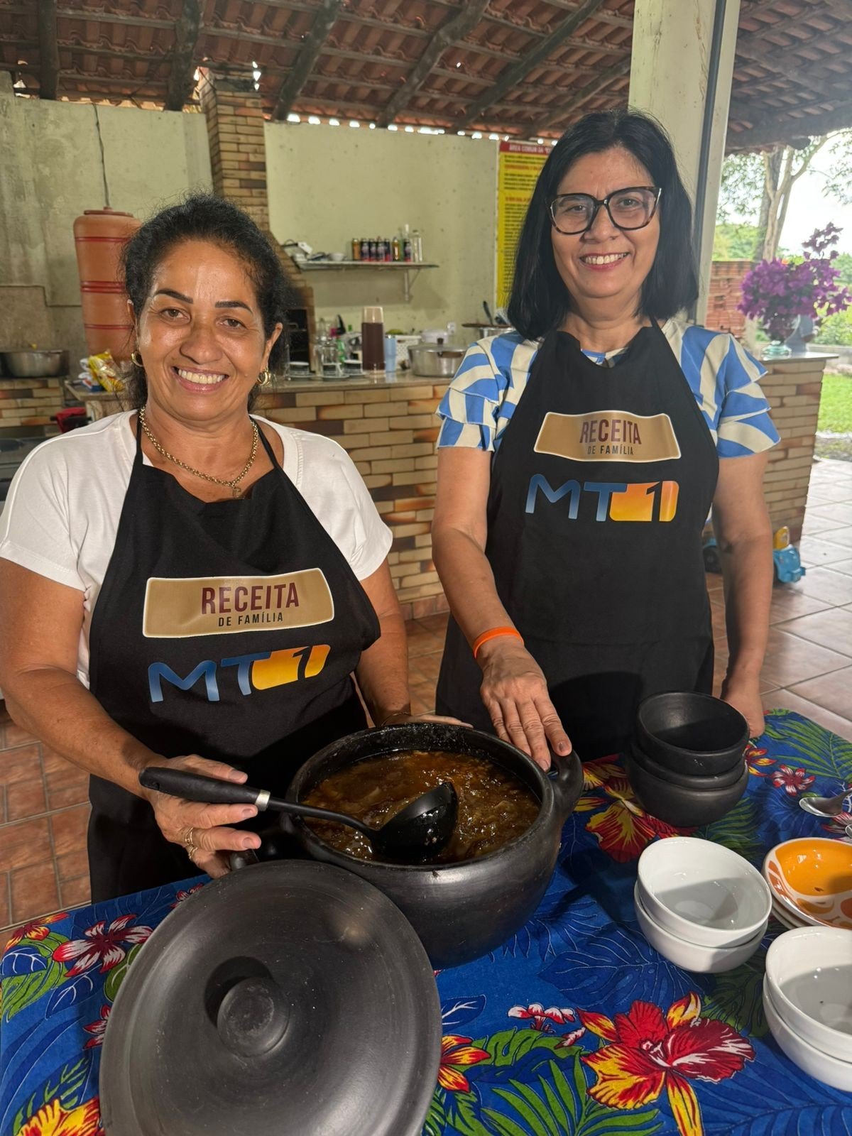Receita de Família: vizinhas ensinam a preparar um caldo de mocotó