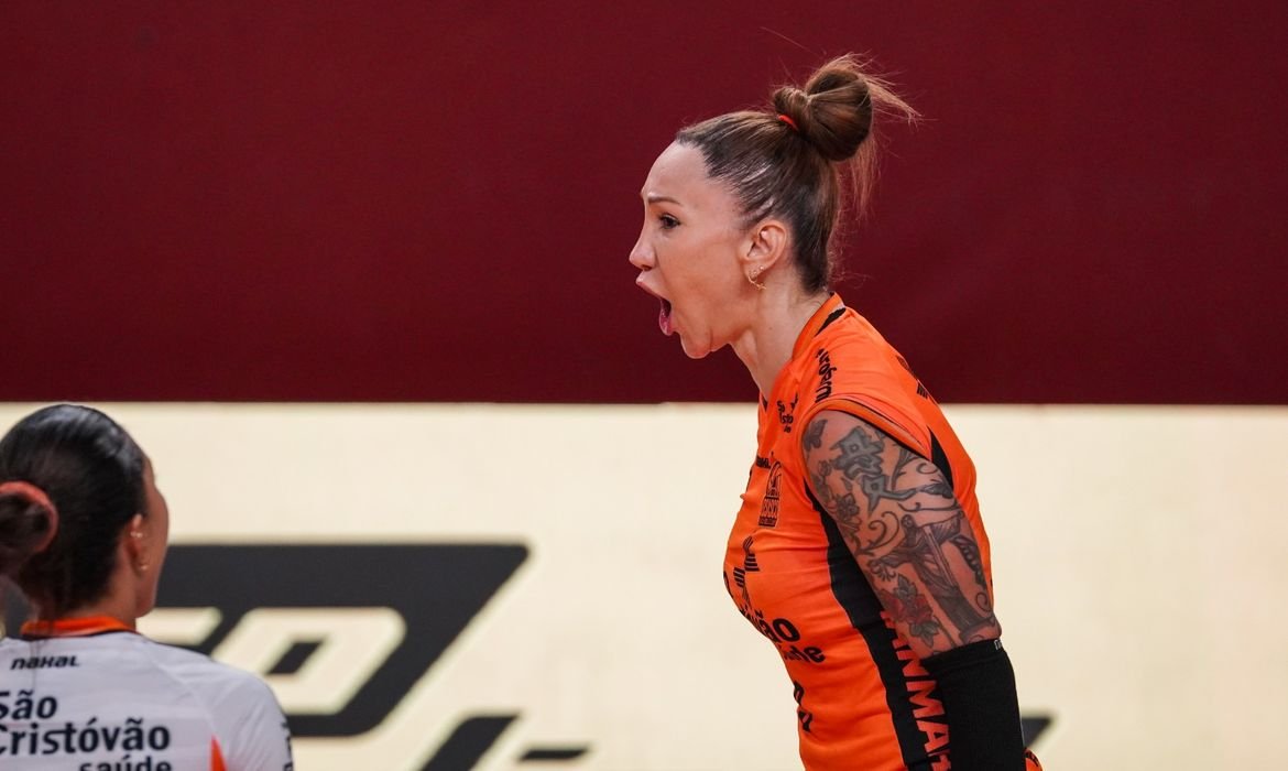 Tifanny se pronuncia após regra que veta trans no vôlei: \"Retrocesso\"