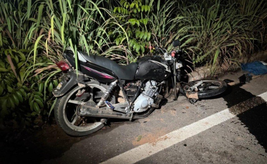 Motociclista morre após batida contra carro durante ultrapassagem em Cuiabá