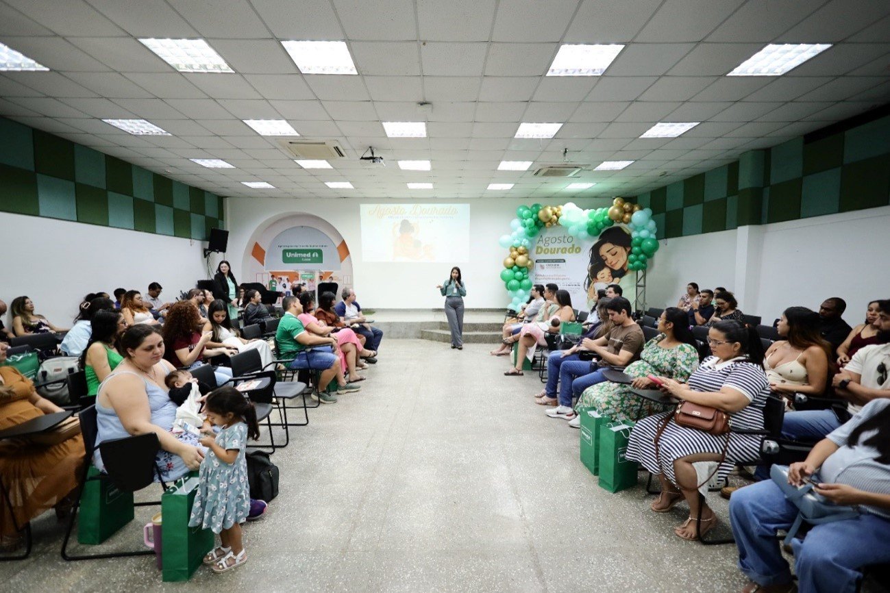 AGOSTO DOURADO: Palestra orienta mães sobre aleitamento e cuidados com bebê