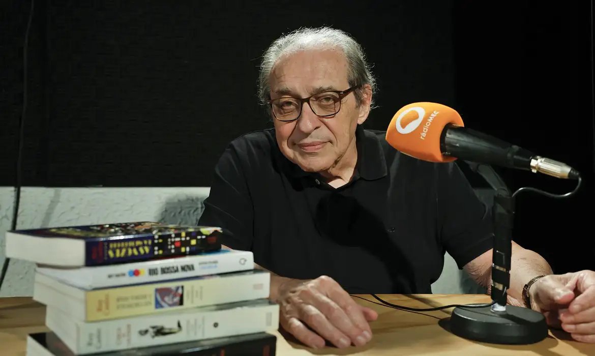 Ruy Castro vence prêmio principal do Jabuti com textos sobre Tom Jobim