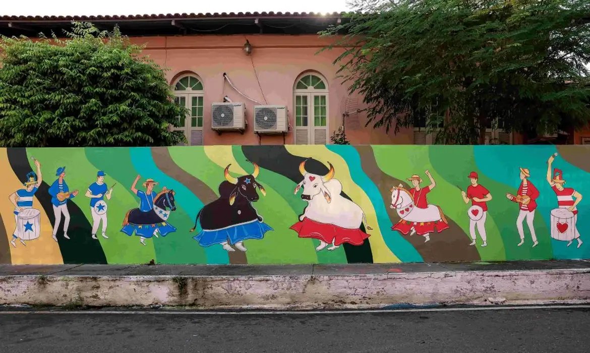 Parintins ganha novos murais e amplia circuito de arte urbana