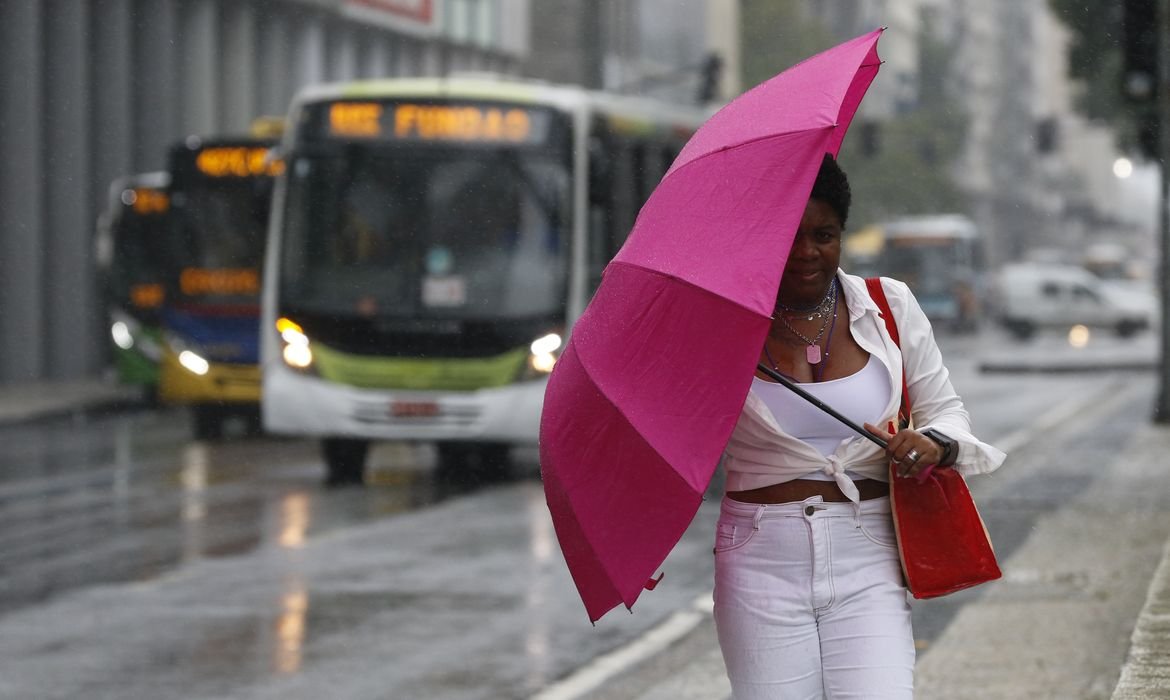 Chuva no RJ cancela show em transmissão gratuita de jogo do Brasil