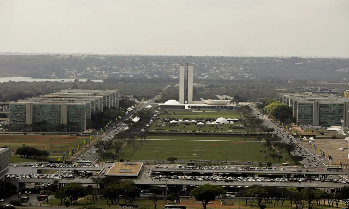 Governo reduz para R$ 7,7 bi congelamento de despesas no Orçamento