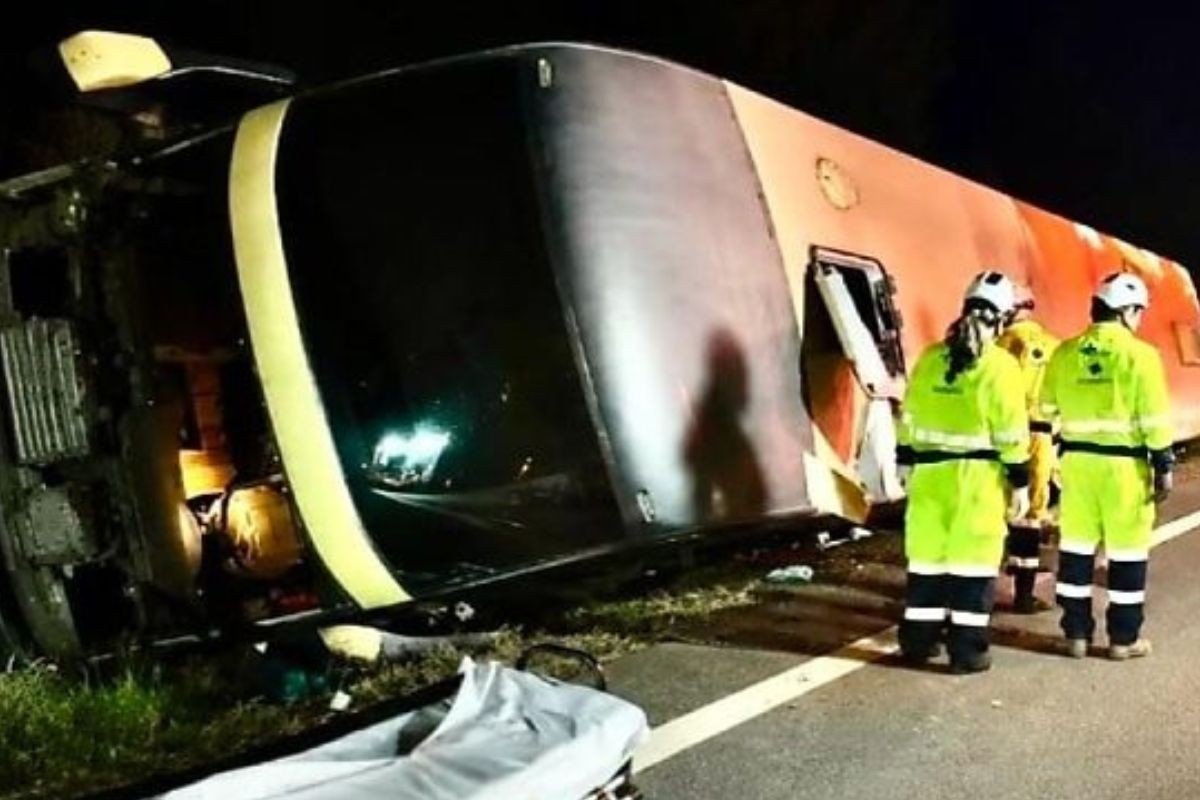 Nove pessoas ficam feridas após ônibus tombar na BR-163 em MT