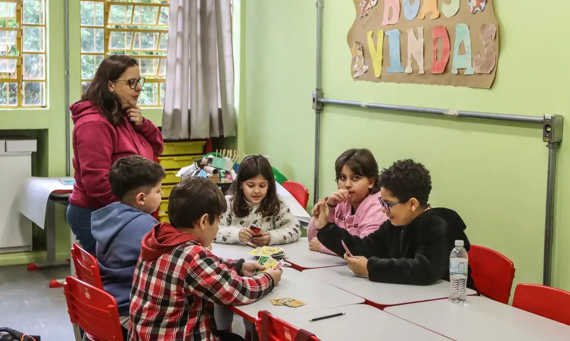 Senado aprova projeto que cria política para estudantes superdotados
