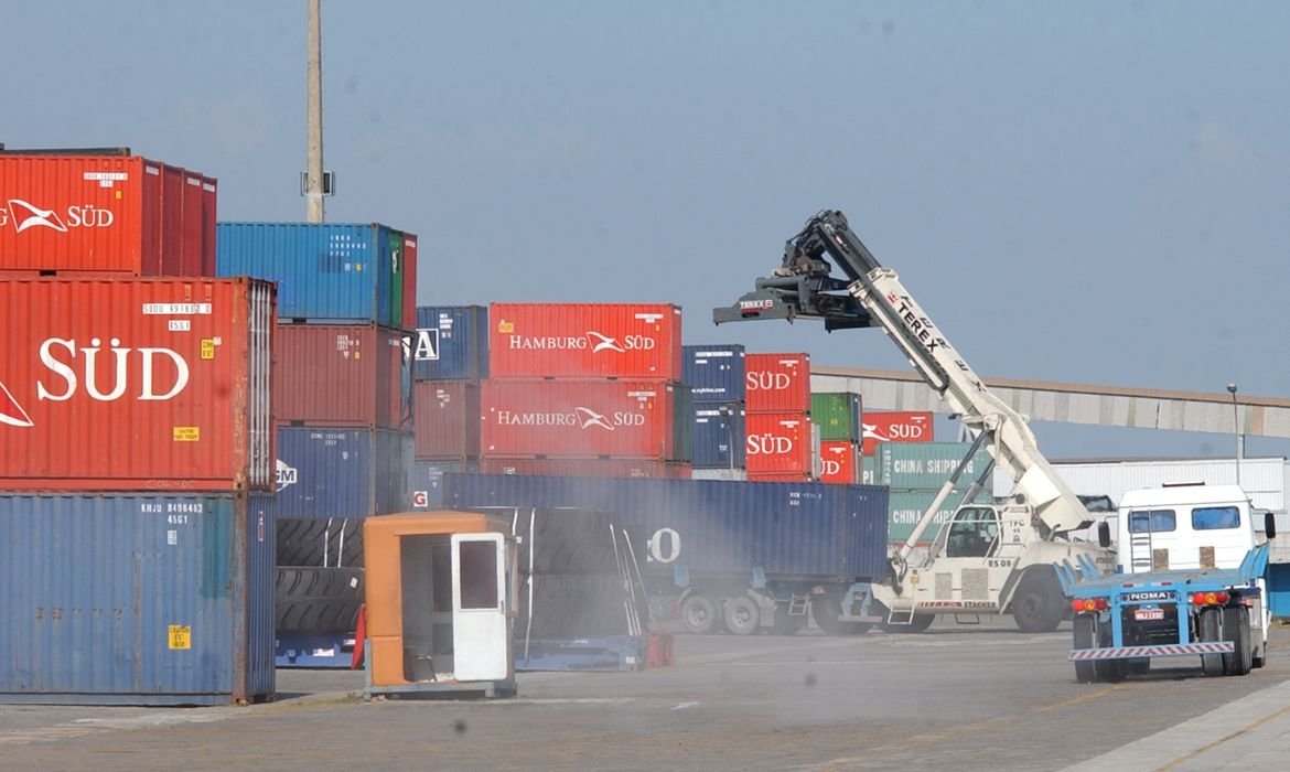 Exportações aos EUA crescem pela primeira vez após tarifaço de Trump