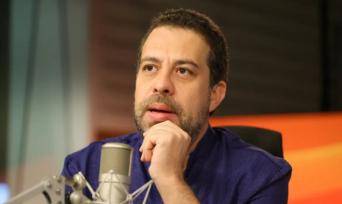 Boulos critica lobbies contra o fim da escala 6 por 1 e o Move Brasil